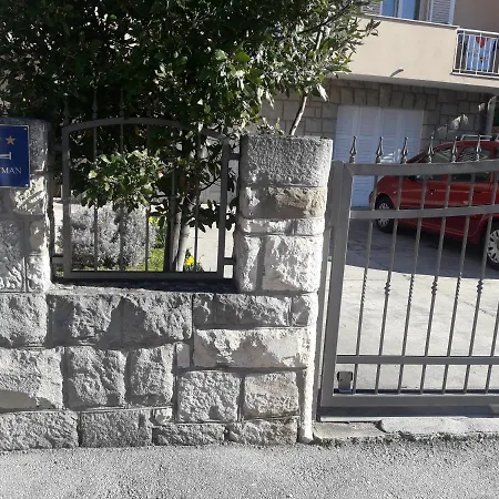 I&m With Private Parking شقة *