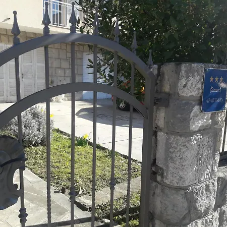 I&m With Private Parking شقة